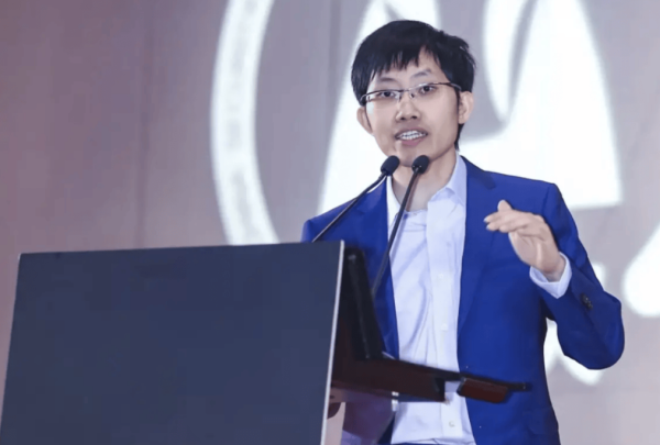 互联网股票配资 DeepSeek造富神话：创始人梁文锋成顶级富豪，身家超过黄仁勋？
